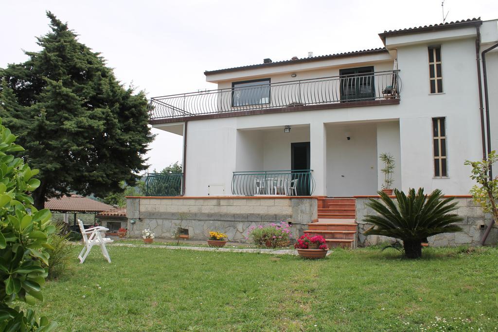 Bed & Breakfast Villa Flora Eredita Exterior foto